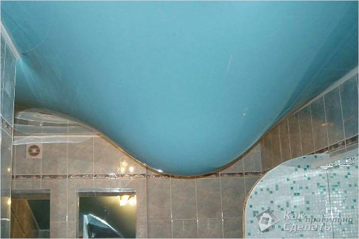 Дизайн натяжных потолков в ванной