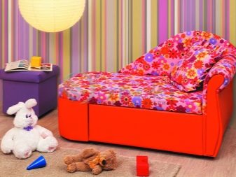 Дитяча тахта (84 фото): вибираємо диван-ліжко для дітей, розсувні тахту в кімнату для дівчинки або хлопчика, з шухлядами та підйомним механізмом