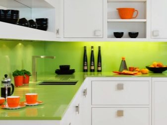 Кольору стільниць для кухні (62 фото): яку фарбу вибрати для білої кухні? Сині і фіолетові стільниці, поєднання з фасадом гарнітура