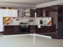 Кухні з акрилу (54 фото): плюси і мінуси. Дизайн білих і інших кухонних гарнітурів з акриловими фасадами. Що краще, акрил, емаль або МДФ?
