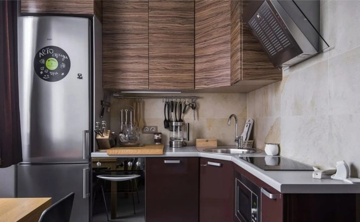 Розміри кухонних гарнітурів (30 фото): проекти гарнітурів зі стандартними розмірами, стандарт глибини і ширини кухні, нестандартні габарити меблів, параметри висоти і довжини
