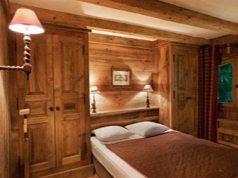 Спальня в приватному будинку (94 фото): дизайн інтер’єру кімнати в дерев’яному будинку, гарне оформлення спальні великого розміру з еркером